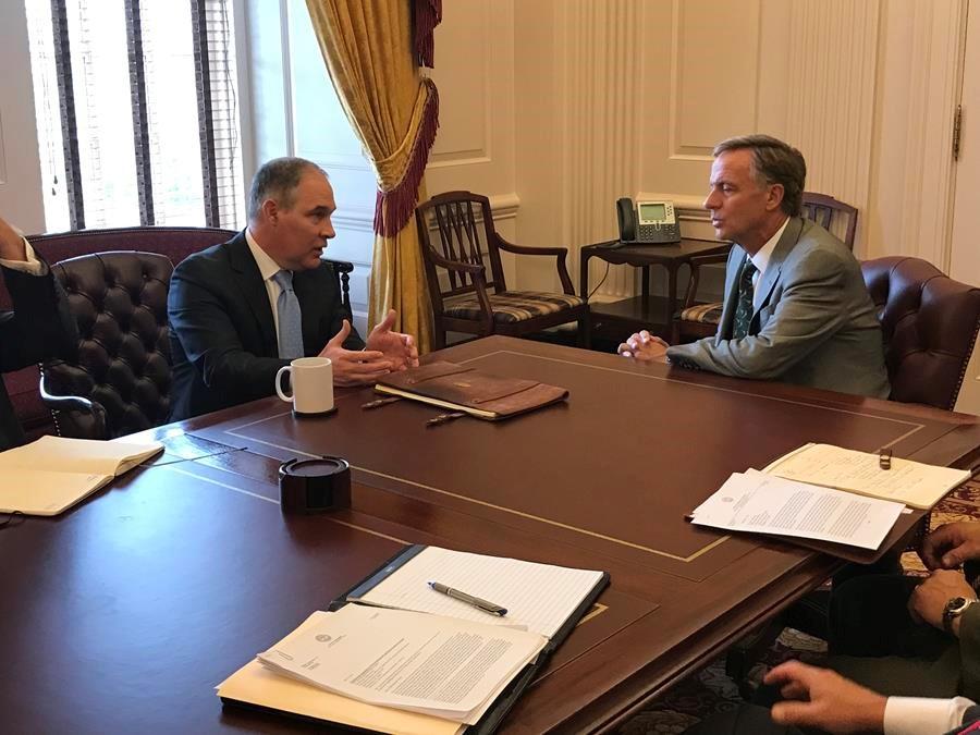 EPA Administrator Scott Pruitt meets with Tennessee Governor Bill Haslam. 