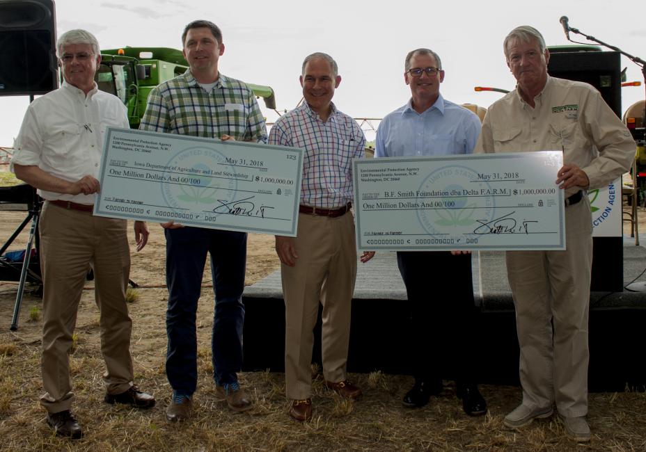 Administrator Pruitt presents $2 million in grants to improve water quality in the Mississippi River Basin. 