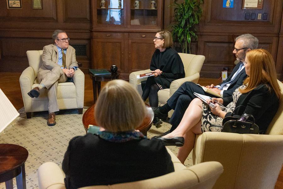 Administrator Wheeler meets with Governor Brown and her staff. 