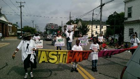 EPA Region 3 staff joined the Southeast Asthma Network and the Boys & Girls Club marching and distributing asthma-related materials to promote asthma awareness and health at the 25th annual Southeast Community Day Parade.