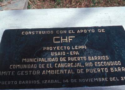 The photo shows the Inaugural plaque written in Spanish.