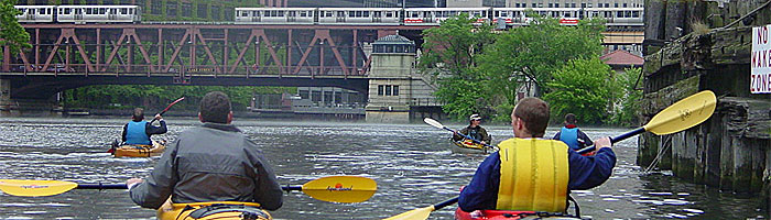 Kayakers enjoy paddling in the Chicago River. (Photo courtesy of TheTwoBoxers.)